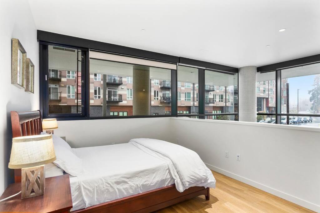 Airy And Open Corner Loft - 92 Walkscore Redmond Kültér fotó